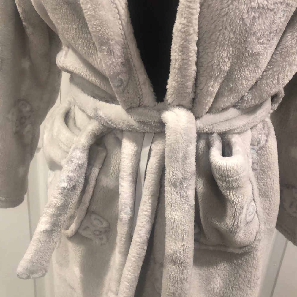 robe - Picture 3 of 5